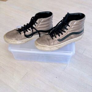 Rare Bronze metallic and black Leather VANS women’s size US 6